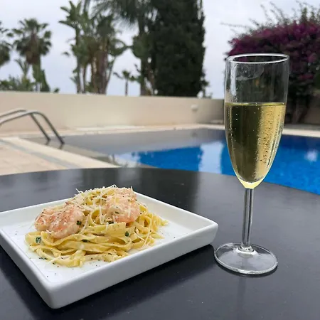 With A P R I V A T E C H E F Villa *