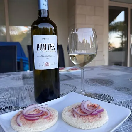 With A P R I V A T E C H E F Paralimni